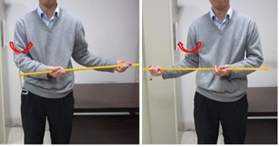 擀面杖引导下的被动内外旋——健侧(左肩)主动外内旋,带动患侧(右肩)