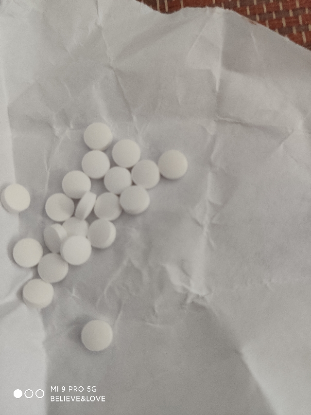 药,反正应该是通用类消炎药,感冒也开这个,咳嗽什么也开这个小白丸