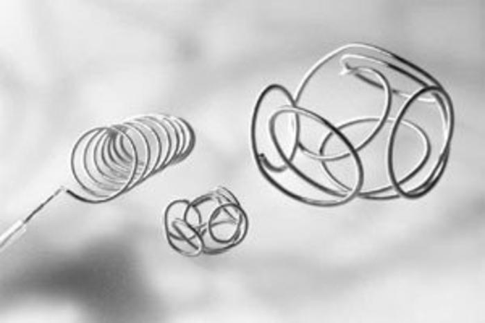 近年来,新型可脱弹簧圈的应用,使动脉瘤栓塞治疗有了很大的发展,栓塞