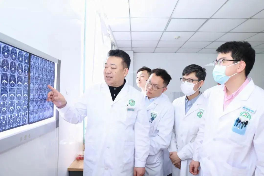 守卫生命雷区勇攀医学高峰访西安大兴医院脑科医院执行院长贾栋教授