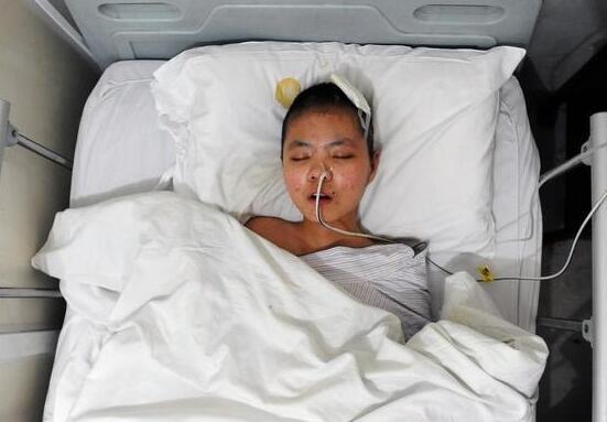 27岁女孩肠癌晚期医生叹息都是馋嘴害了她很多人死性不改