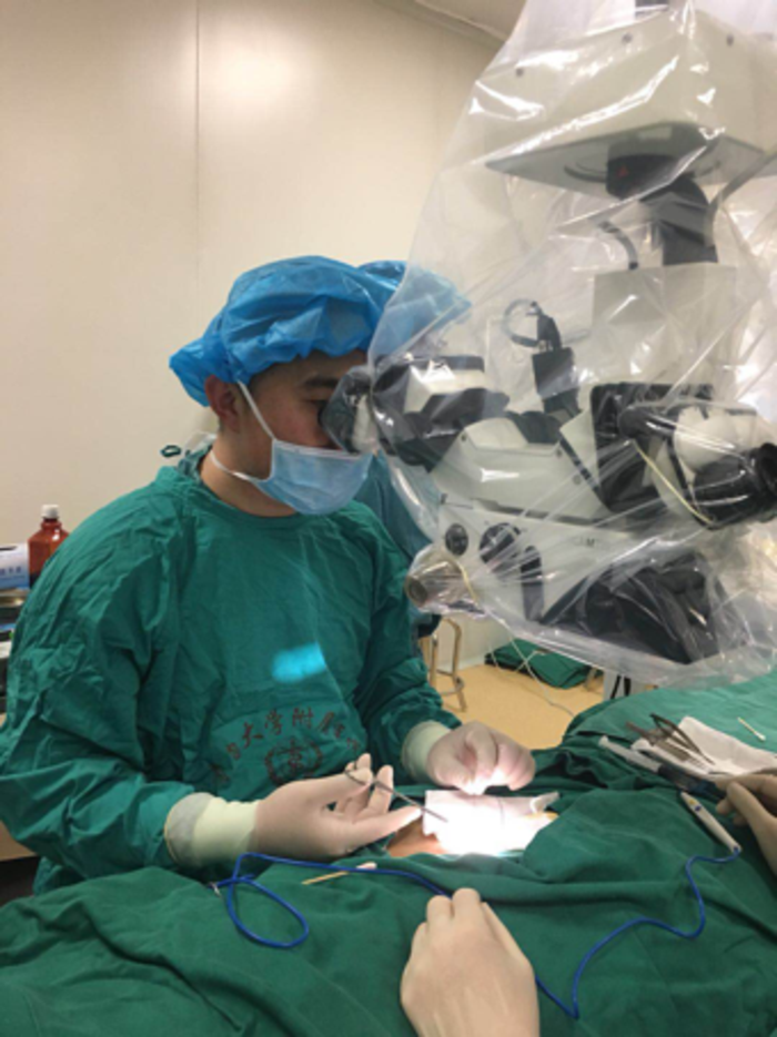 睾丸肿瘤莫慌张,青医男科帮您忙;显微外科新技术,打赢"蛋蛋保卫战"!