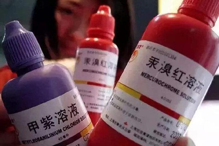 如果现在还有人给褥疮伤口上红药水(汞溴红),紫药水(龙胆紫),那说明