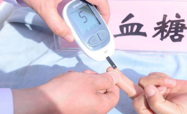 测血糖还有这么多讲究血糖监测并非越频繁越好这个频率刚刚好