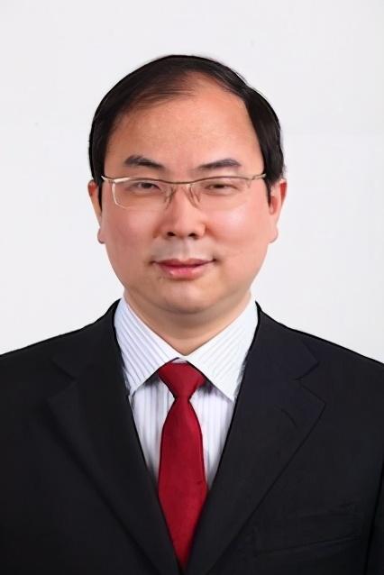 医者仁心:陈明龙教授来克州慰问援疆医生,亲自为5位患者做手术