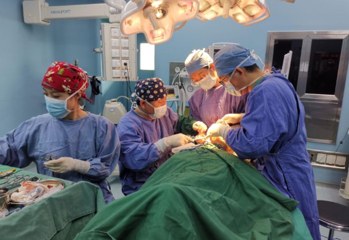 4050岁想做拉皮手术医生细说一些真实有用的建议