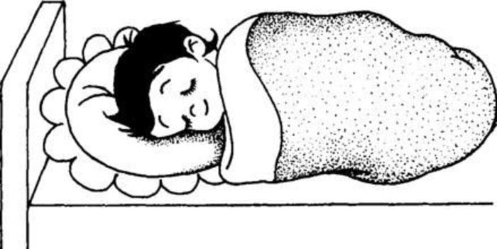 常面向孩子侧卧,如果枕头不合身材高度,将置颈胸椎于强迫体位,容易