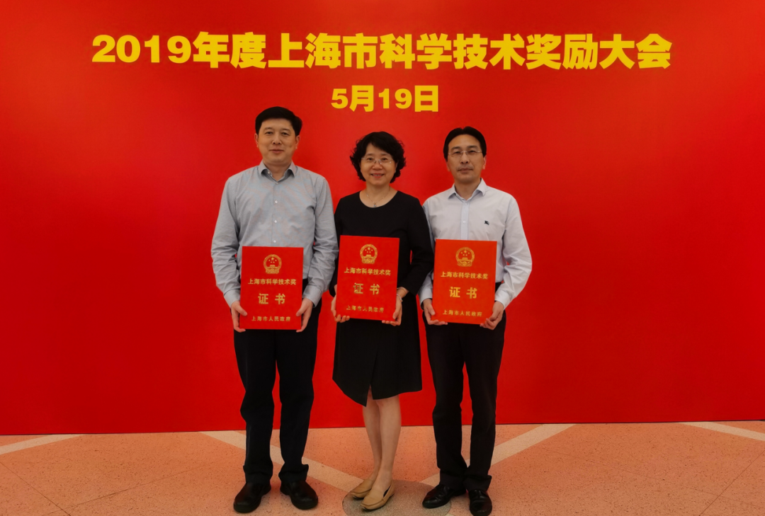 瑞金医院北院官方报道作为第三完成人非常荣幸参加单孔