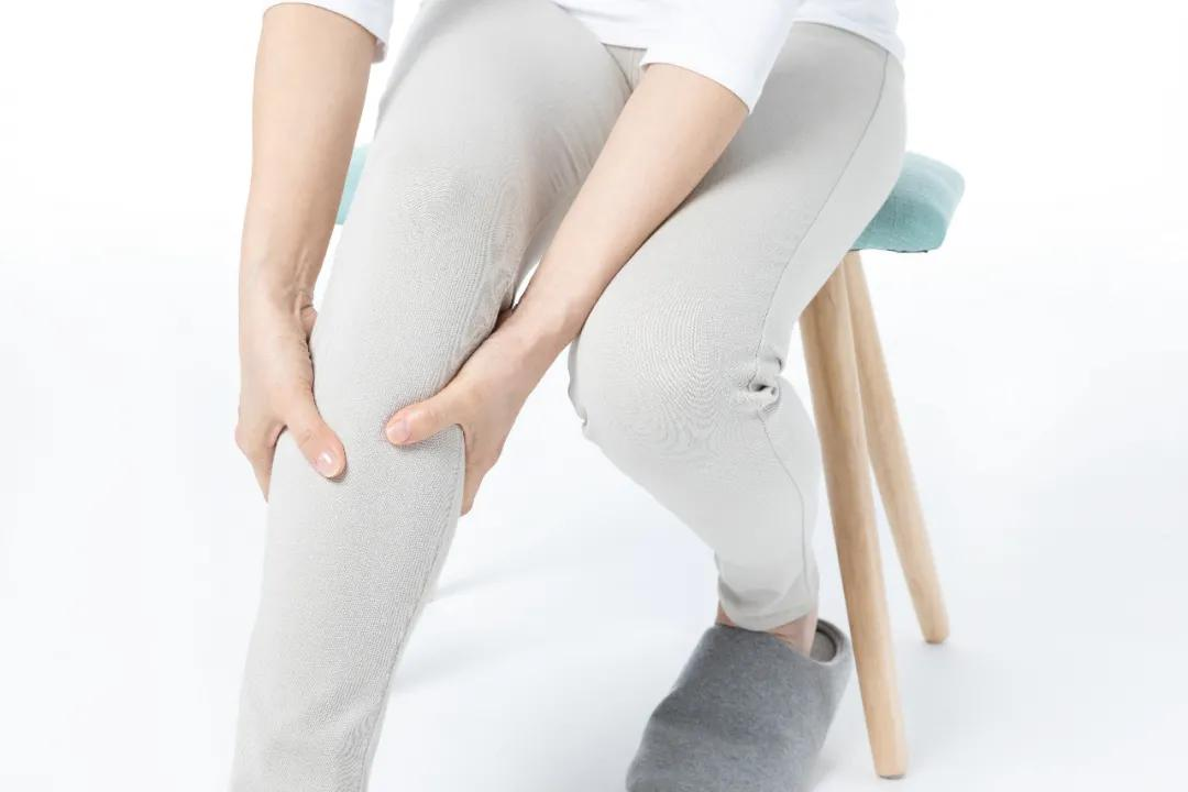 当腰椎间盘突出症患者出现腿麻症状时就麻烦了