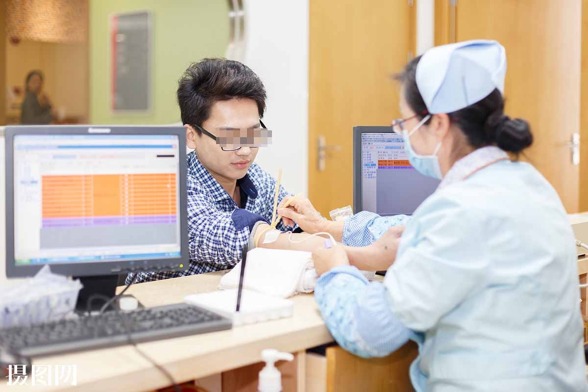 中年男子多年患1种小毛病致重度贫血,医生:马