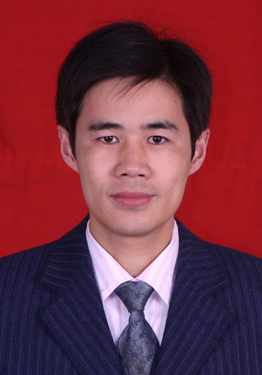 韩兆峰副主任医师,硕士生研究生导师:早年在第三军医大学深造,在解放