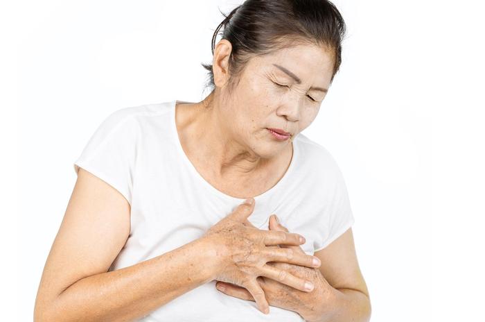 6年前的一天,她干完活后突然没由来的感到心慌,紧接着胸口闷闷的,好像