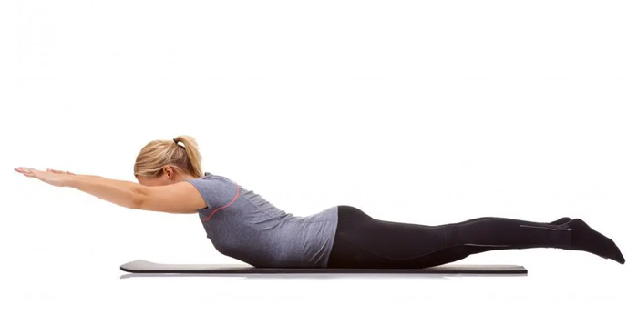 一个人需要强壮的背部伸肌才能保持良好的姿势.