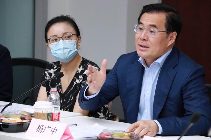 随后李慧武主任医师介绍了关于膝关节置换手术机器人的相关项目情况及